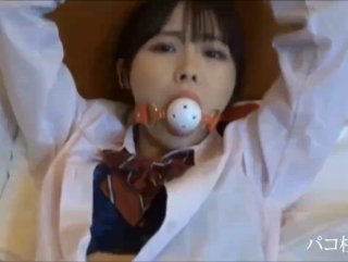 主管与年轻女同事开房间 为了往上爬 她使出浑身解数\"